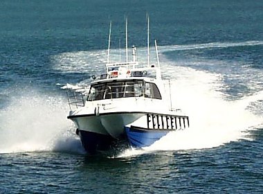 catamarans_a_moteur_LC9000